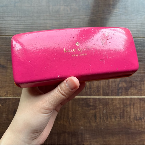 Kate Spade Sunglasses Case (With free glasses cleaning cloth included!) - Picture 1 of 5